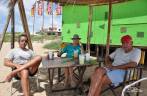 Com os pais, tomando deliciosas caipirinhas na praia de La Pedrera, no litoral do Uruguai